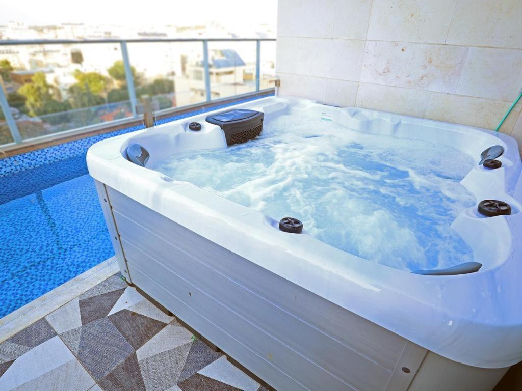 Luxury Rooftop Apartment In Netanya Luaran gambar